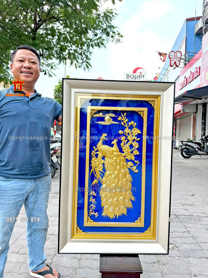 Tranh công mai mạ vàng 24k được khách hàng yêu cầu chế tác
